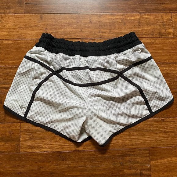 Lululemon Womens Tracker Short III 4 Way Stretch Running Workout Size 8 - Picture 3 of 5